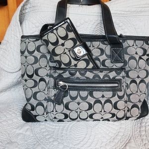 Coach Signature Jaquard Print